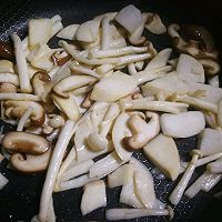 莜面鱼鱼煮香菇西红柿土豆的做法图解5