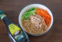 #夏日餐桌降温企划#鸡肉捞汁凉面的做法
