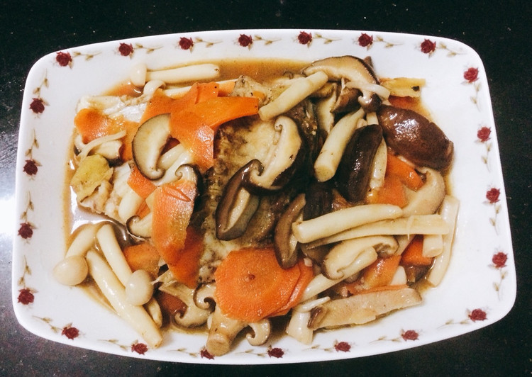 杂菇燜鱼的做法