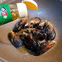 #智利贻贝中式烹法大赏#不加一滴水的，鲜嫩好吃的蘸汁贻贝的做法图解4