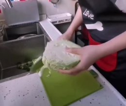 #美食视频挑战赛# 手撕包菜的做法