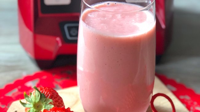 草莓奶昔健康美颜，红红火火过个大年！的做法