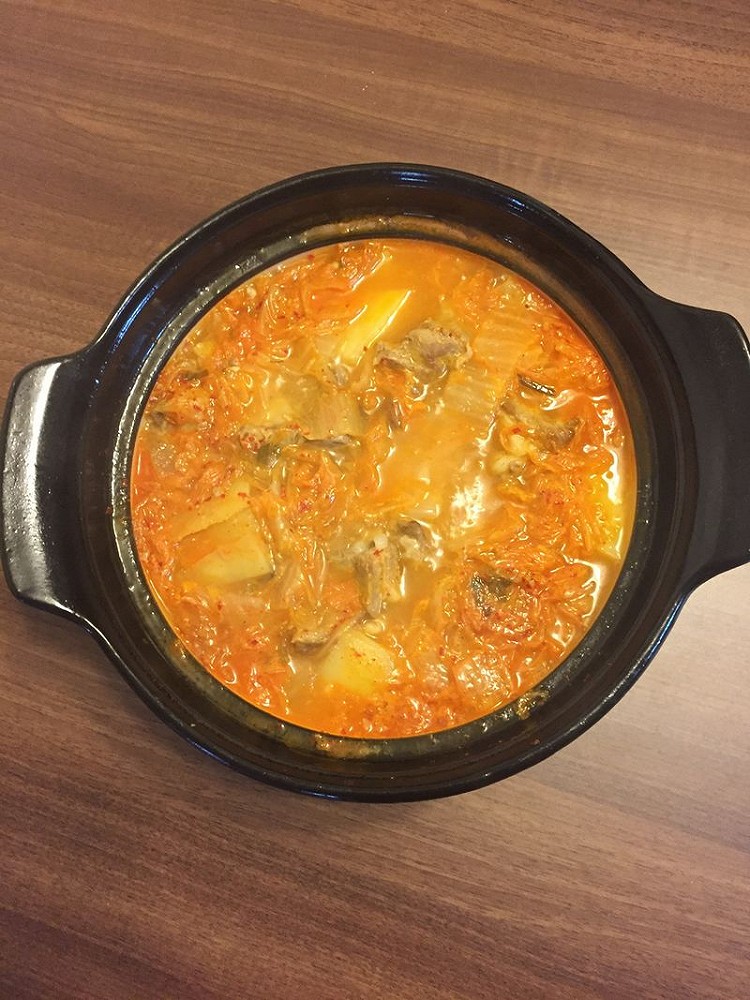 泡菜排骨锅的做法