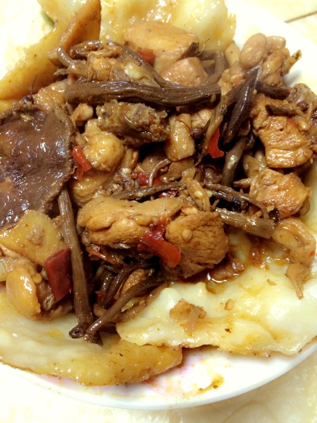 小鸡炖茶树菇合饼