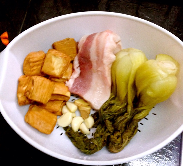 酸菜豆腐干的做法图解1