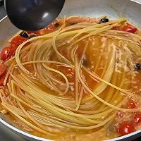 纯正的金枪鱼番茄意大利面的做法图解8