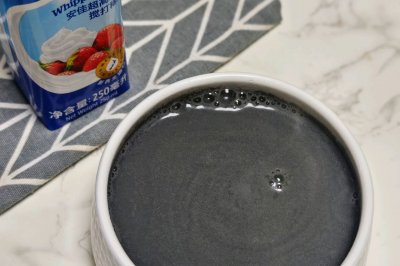 黑芝麻米糊奶昔