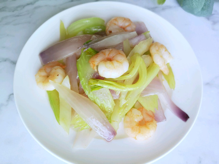 便当快手家常菜——芹菜洋葱炒虾仁，减脂餐的做法