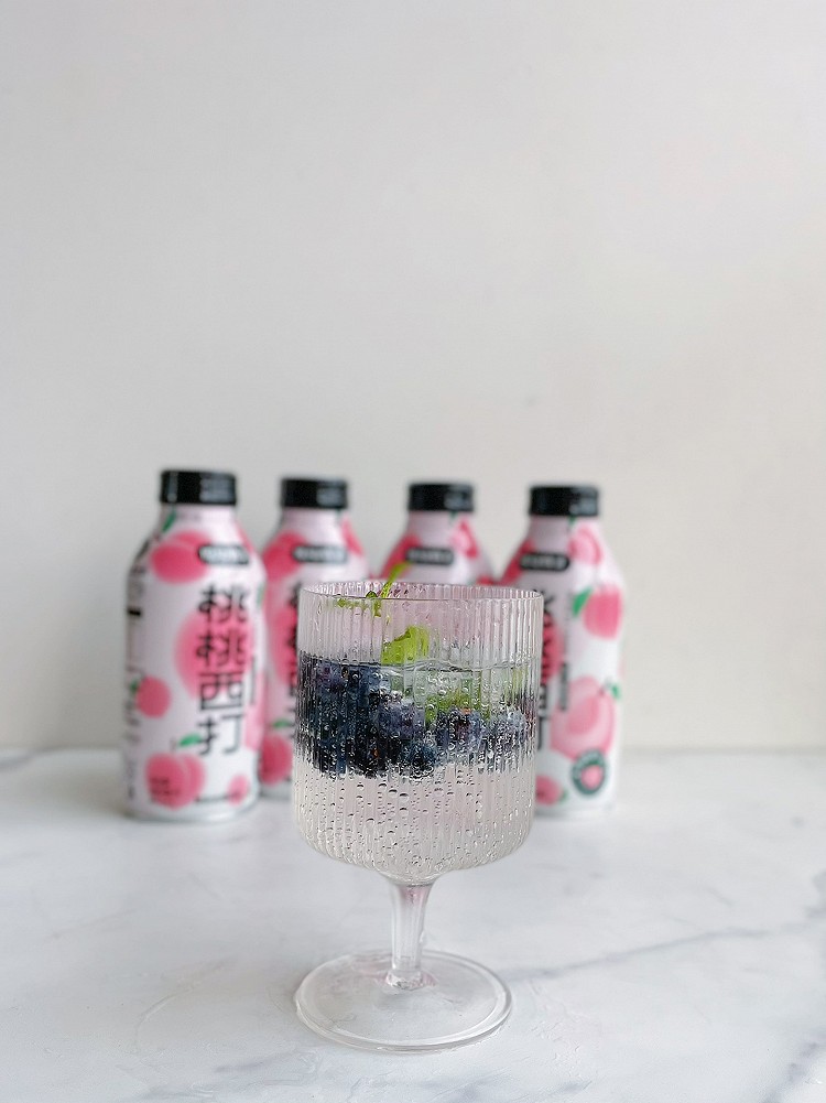 蓝莓气泡水的做法