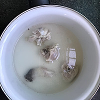 虫草栗子鸡腿炖汤的做法图解2