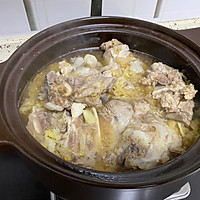 大棒骨炖酸菜的做法图解4