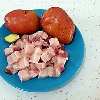 土豆红烧肉的做法图解1