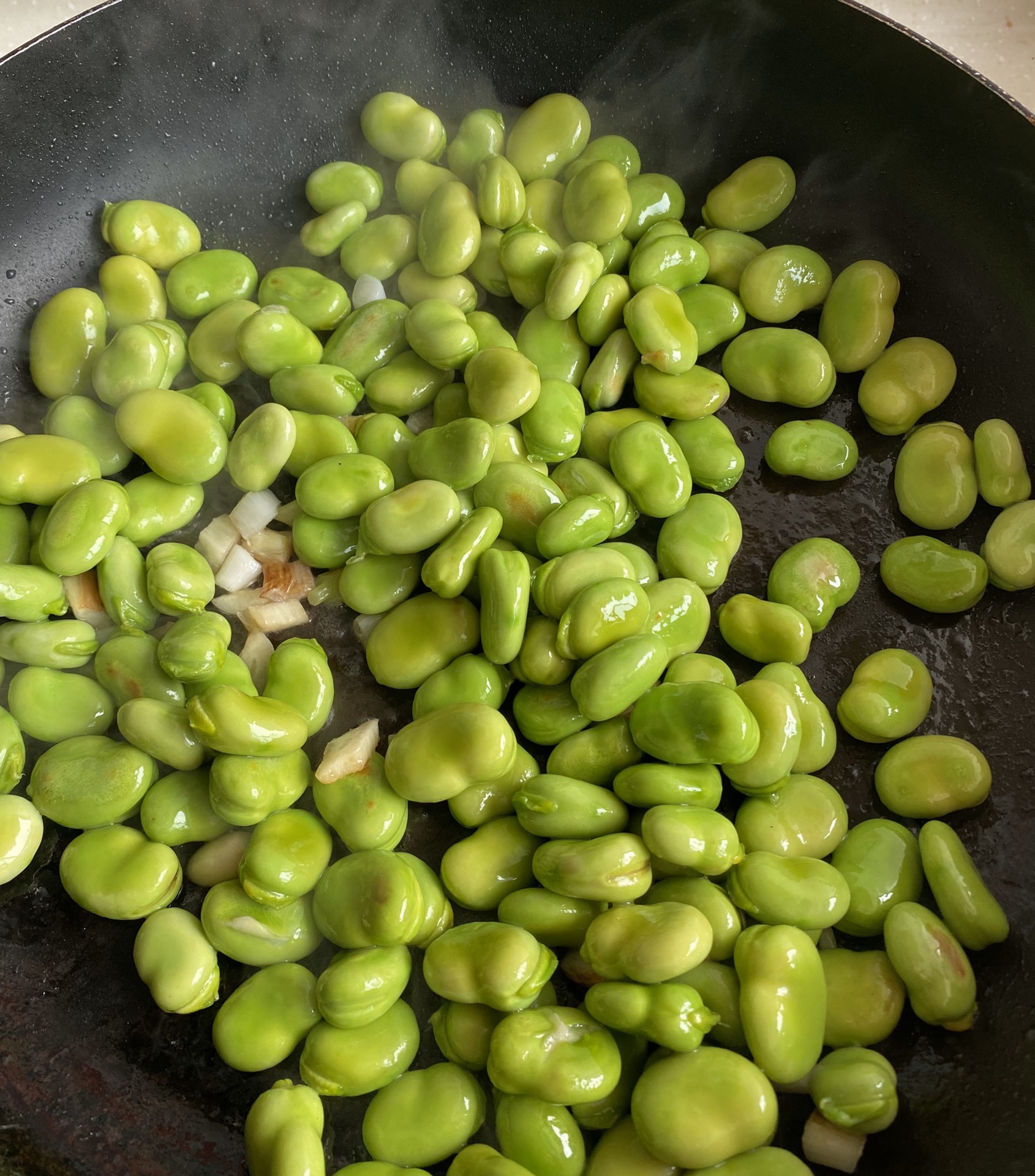 Fresh broad bean with soy sauce