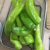 虎皮尖椒的做法图解1
