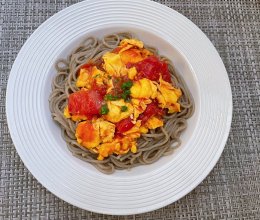 番茄鸡蛋荞麦面的做法