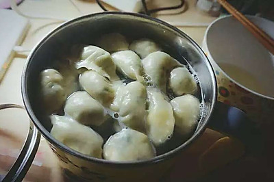 青菜香菇鸡蛋粉丝水饺