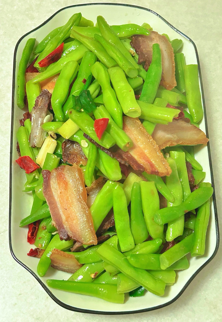 团年饭之一：豆角炒腊肉的做法