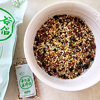 十二谷米腊肉粽#金盈新食尚，健康多“谷”力#的做法图解3