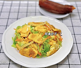 包菜红萝卜炒鸡蛋的做法