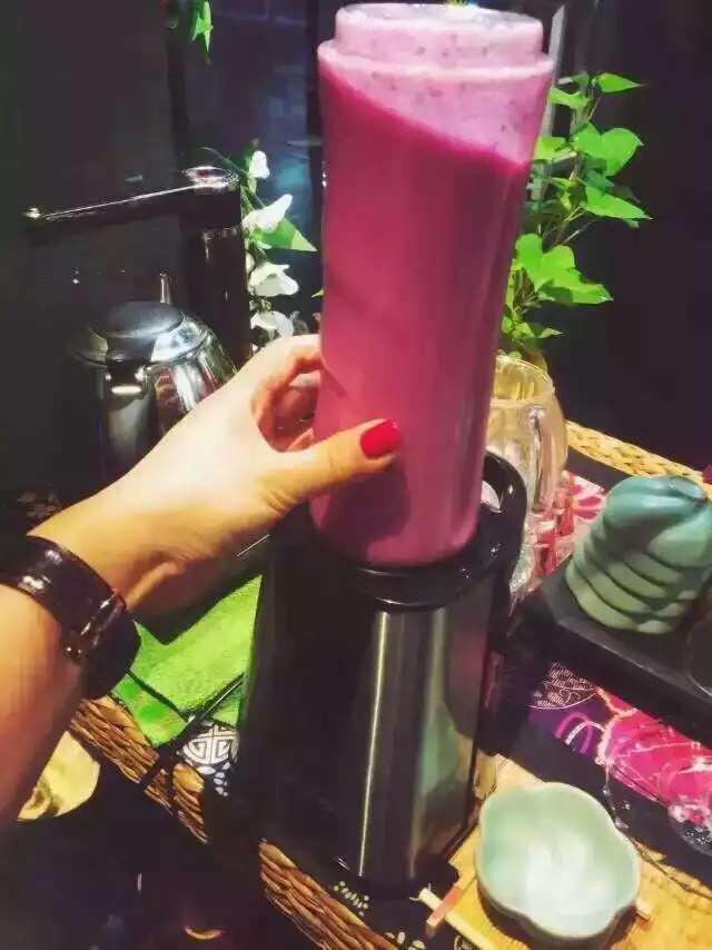 紫甘蓝苹果汁的做法图解4