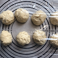 咸蛋黄肉松麻薯软欧包的做法图解11