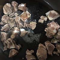 白菜海带炖排骨（可加土豆胡萝卜）的做法图解2
