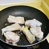#做饭吧！亲爱的#油豆腐焖鱼腩的做法图解2
