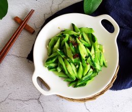 椒香炝黄瓜的做法