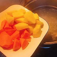 胡萝卜土豆排骨汤的做法图解4