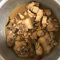 营养养生煲～红衣花生香菇焖猪尾的做法图解6