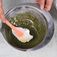舌尖上的青涩风情——抹茶蛋糕卷的做法图解13