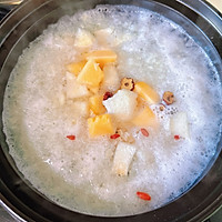 滋阴润肺｜蜜瓜雪梨银耳炖奶的做法图解3