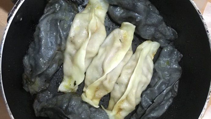 黑白牛肉锅贴