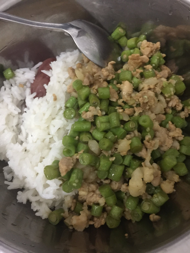 豆角肉末饭的做法