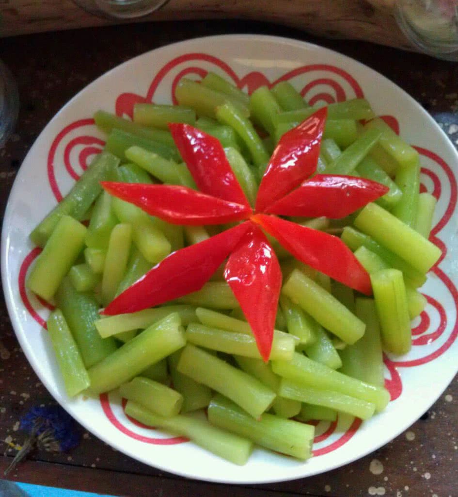 Stir fried lettuce