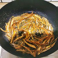 #合理膳食 营养健康进家庭#姜葱小鱼干的做法图解7