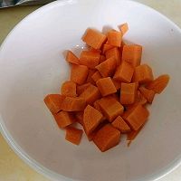 私房胡萝卜焖鸡肉的做法图解2