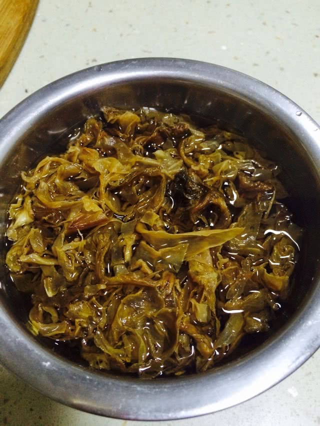 梅干菜蒸土豆鸡块的做法图解1
