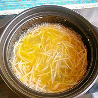 开胃辣白菜豆芽汤的做法图解4