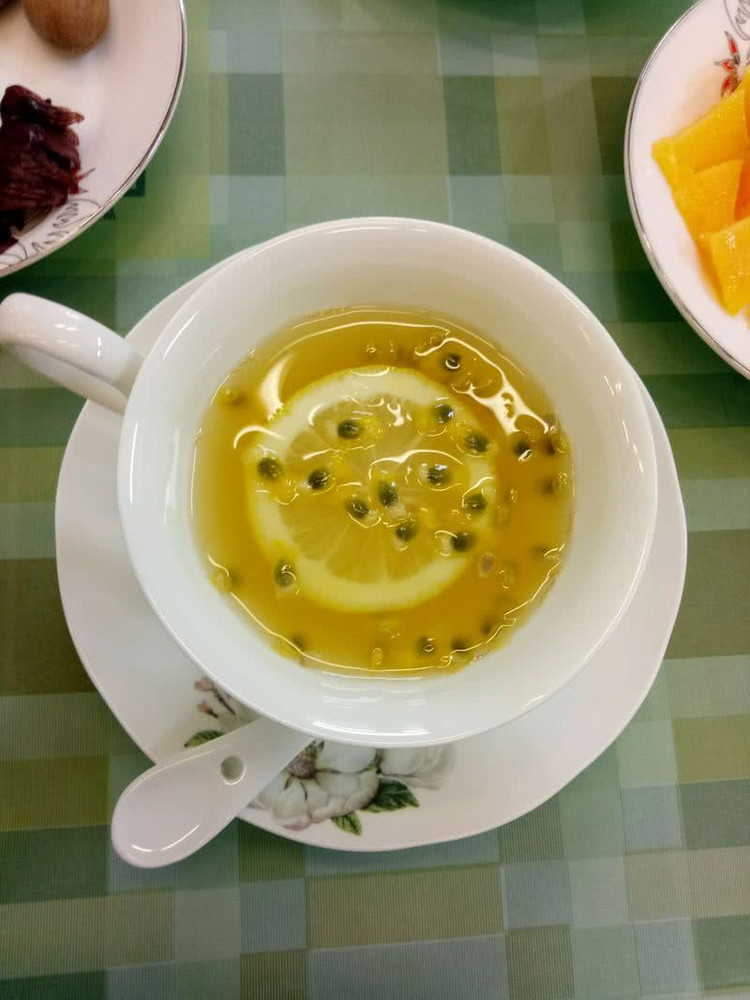 下午茶——百香果柠檬茶的做法