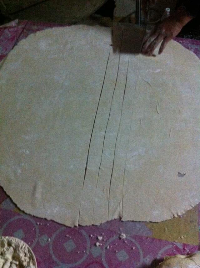 面食小吃套环的做法图解2