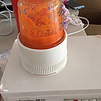蔬菜面之胡萝卜面的做法图解1