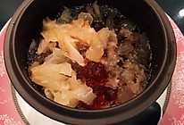 桃胶皂角米丑耳甜汤的做法