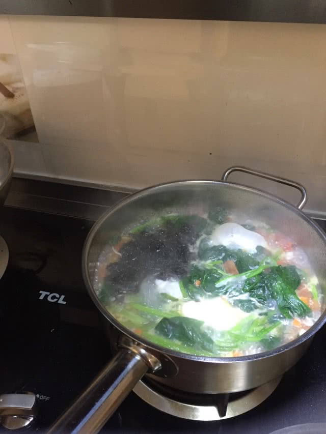 西红柿菠菜鸡蛋面的做法图解5