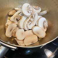清新过年菜—蘑菇菠菜汤的做法图解5