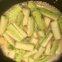 家常菜-鲜美的丝瓜焖田鸡的做法图解6