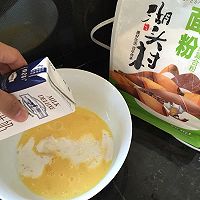 牛奶蛋饼的做法图解2