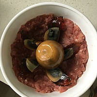 皮蛋肉饼汤的做法图解1
