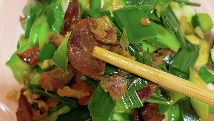 蒜苗炒腊肠，好吃又下饭！