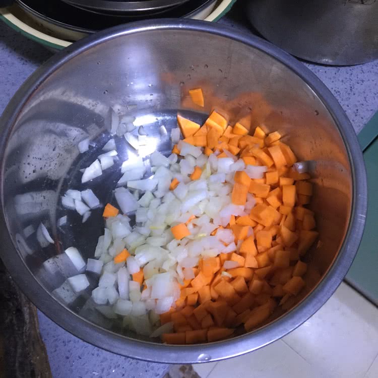 【佳佳姐の餐】虾仁咖喱炒饭的做法图解1